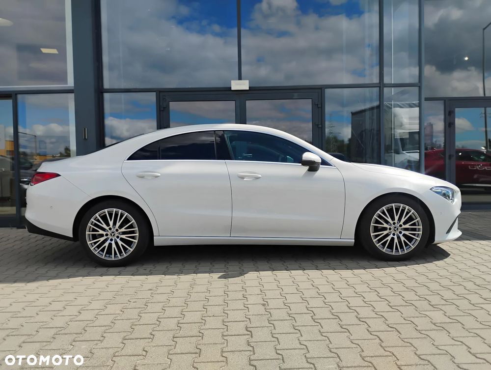 Mercedes-Benz CLA 180 Progressive 7G-DCT - 4