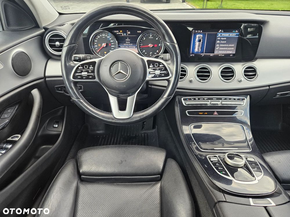 Mercedes-Benz Klasa E - 23