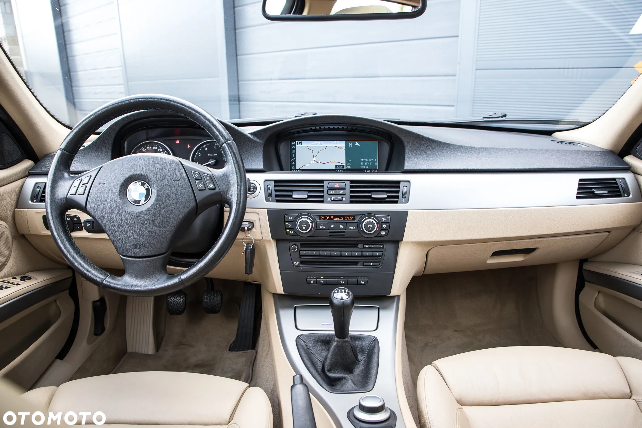 BMW Seria 3 325i xDrive Touring - 28