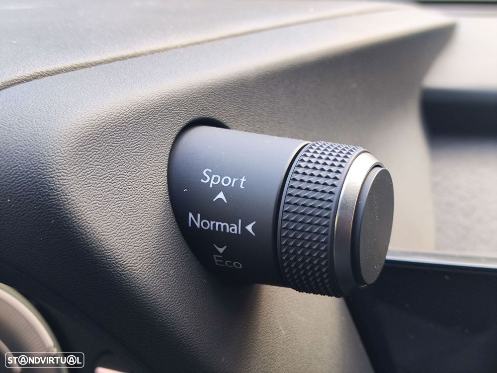 Lexus UX 250h Sport - 22