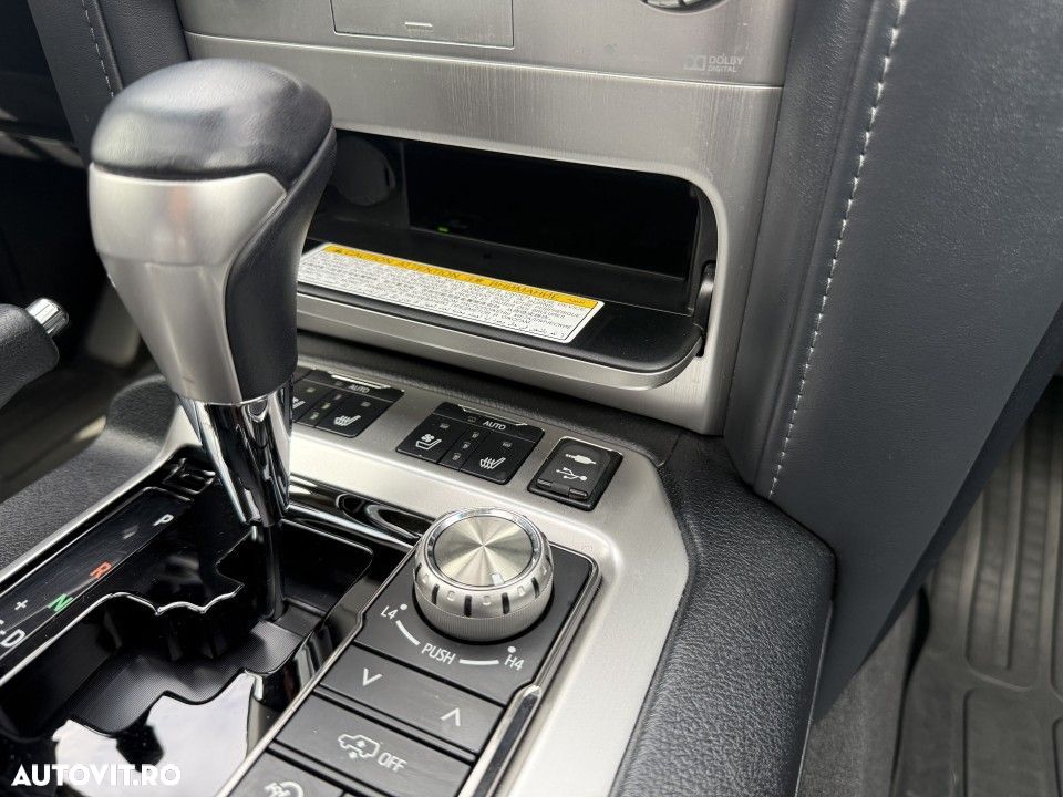 Toyota Land Cruiser - 26
