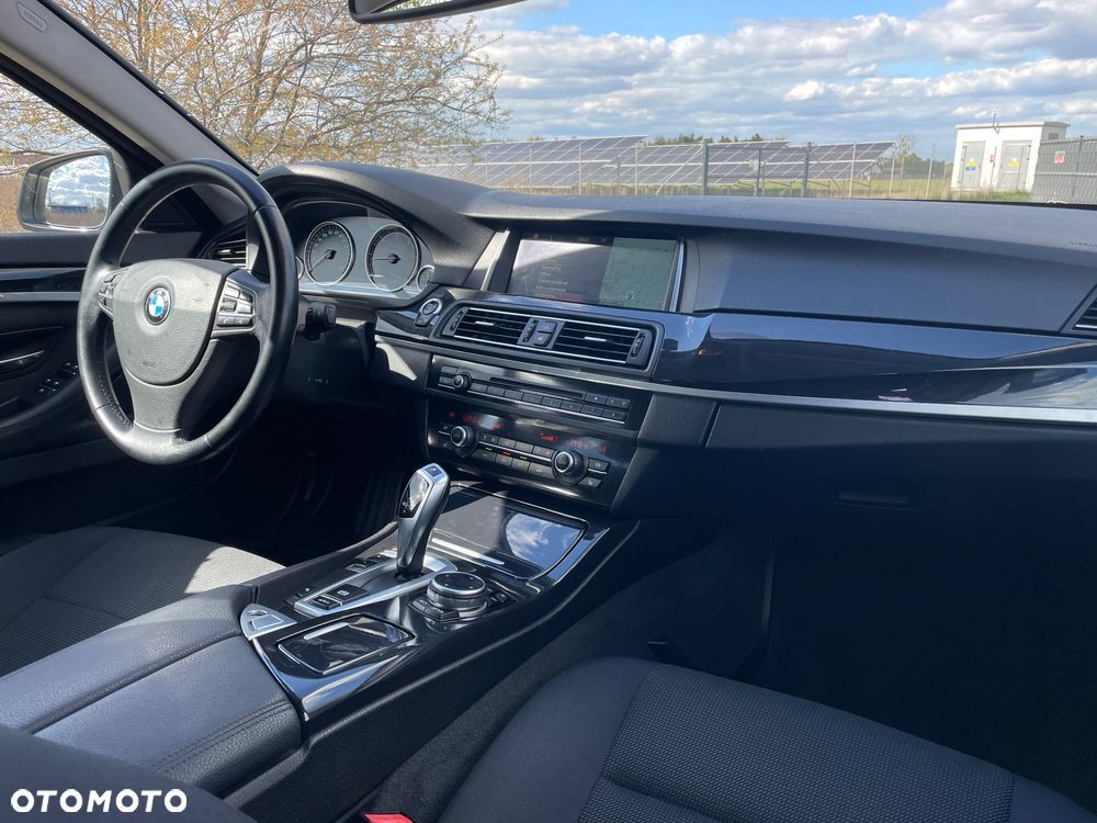 BMW Seria 5 525d Luxury Line - 31