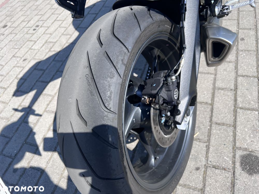 Triumph Street Triple - 8