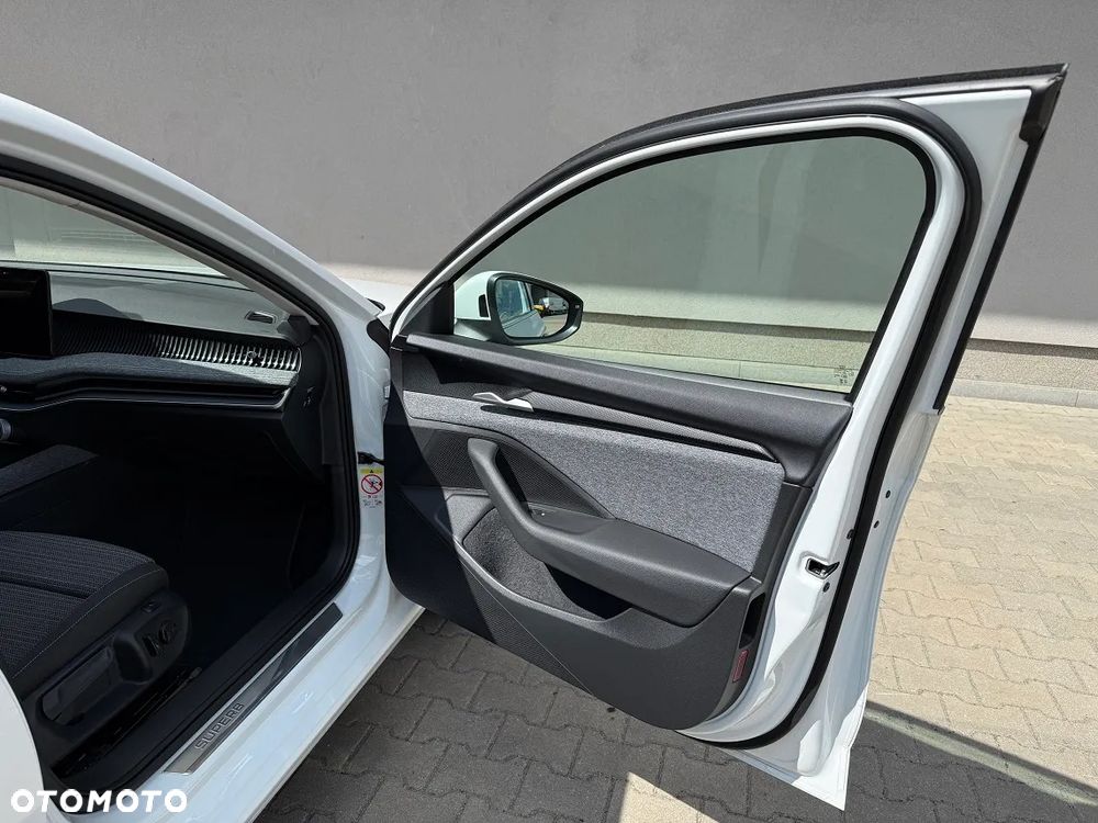 Skoda Superb 2.0 TDI SCR 4x4 Selection DSG - 15