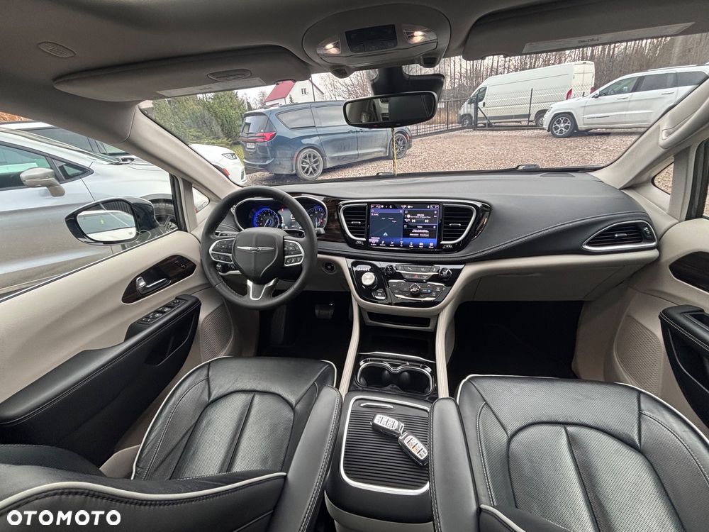 Chrysler Pacifica - 25