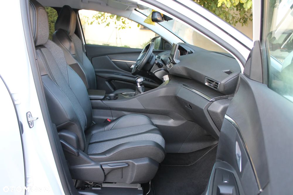 Peugeot 3008 PureTech 130 Stop & Start GPF Allure Business-Paket - 27