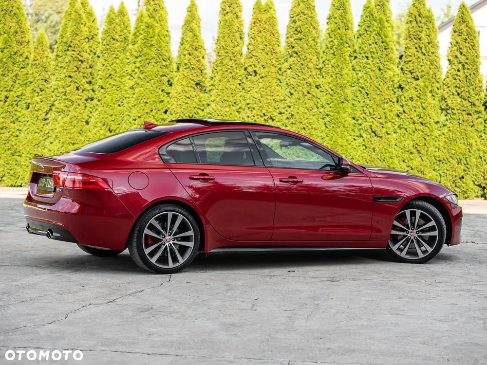 Jaguar XE - 14
