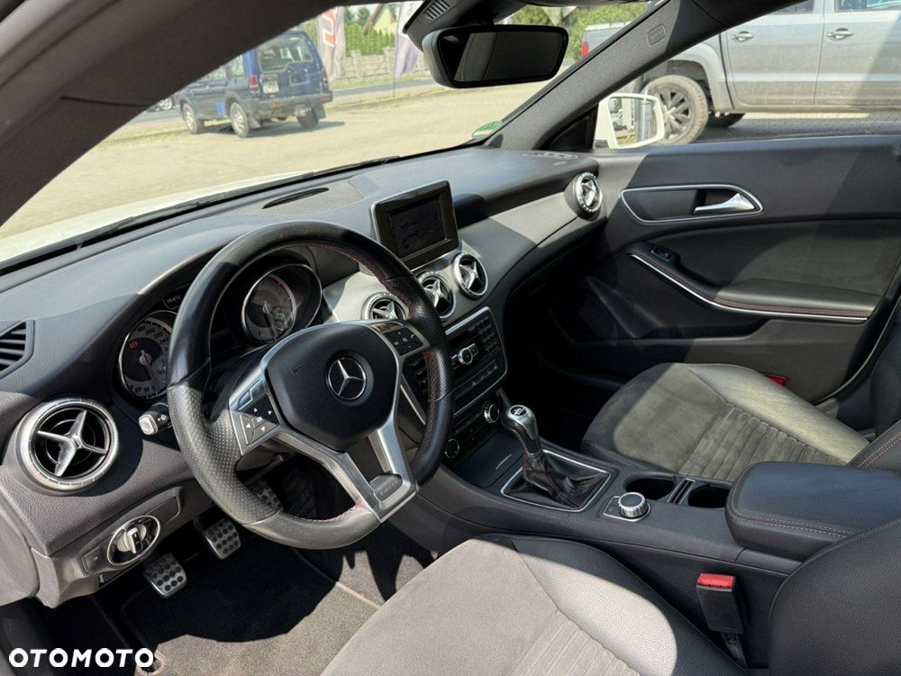 Mercedes-Benz CLA 180 AMG Line - 18