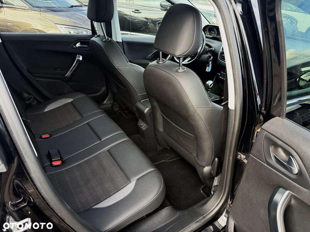 Peugeot 2008 BlueHDi 100 STOP & START Allure - 11