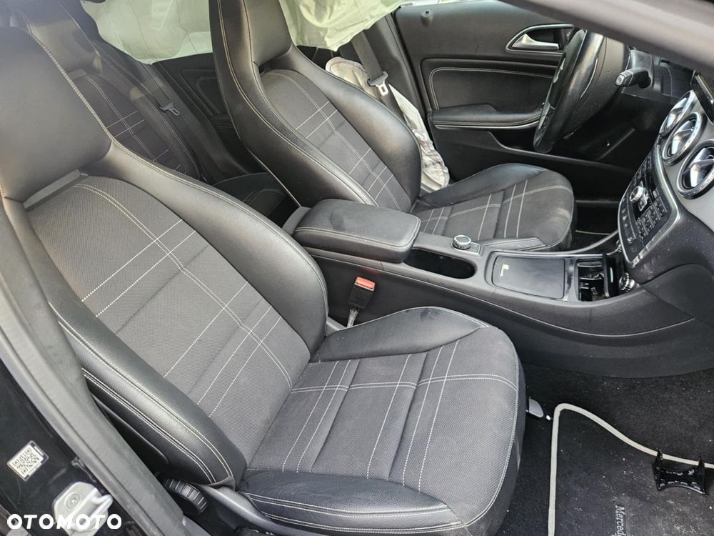 Mercedes-Benz GLA 220 CDI 4Matic 7G-DCT AMG Line - 9