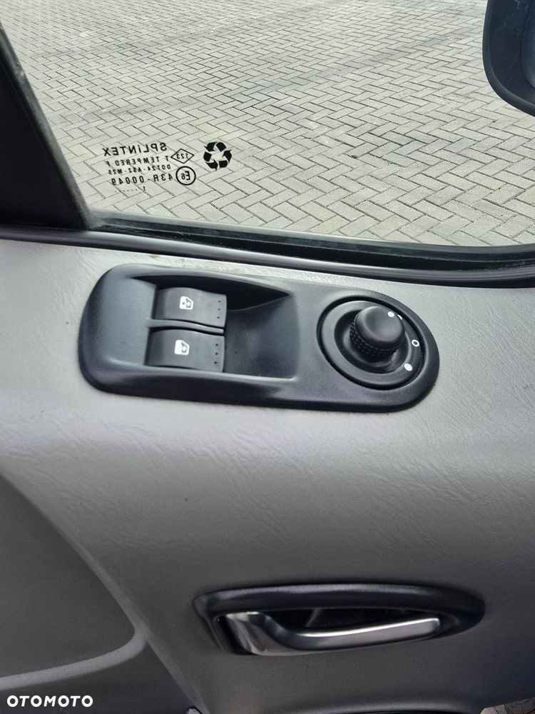 Opel Vivaro - 21