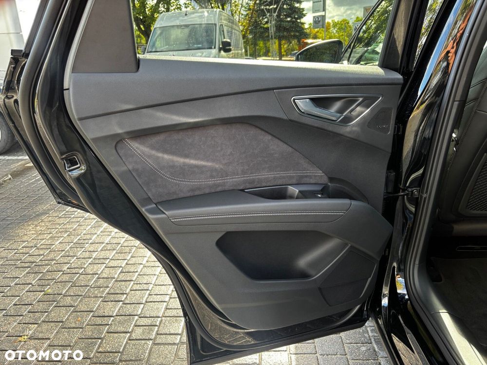 Audi Q4 e-tron - 14