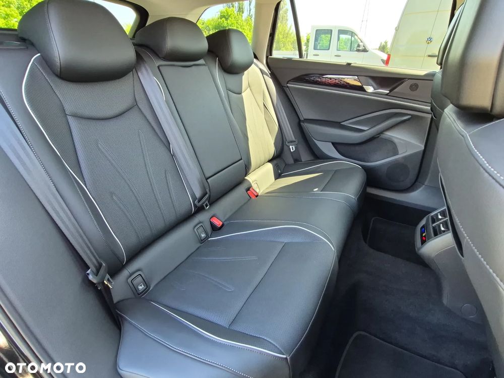 Volkswagen Passat - 12