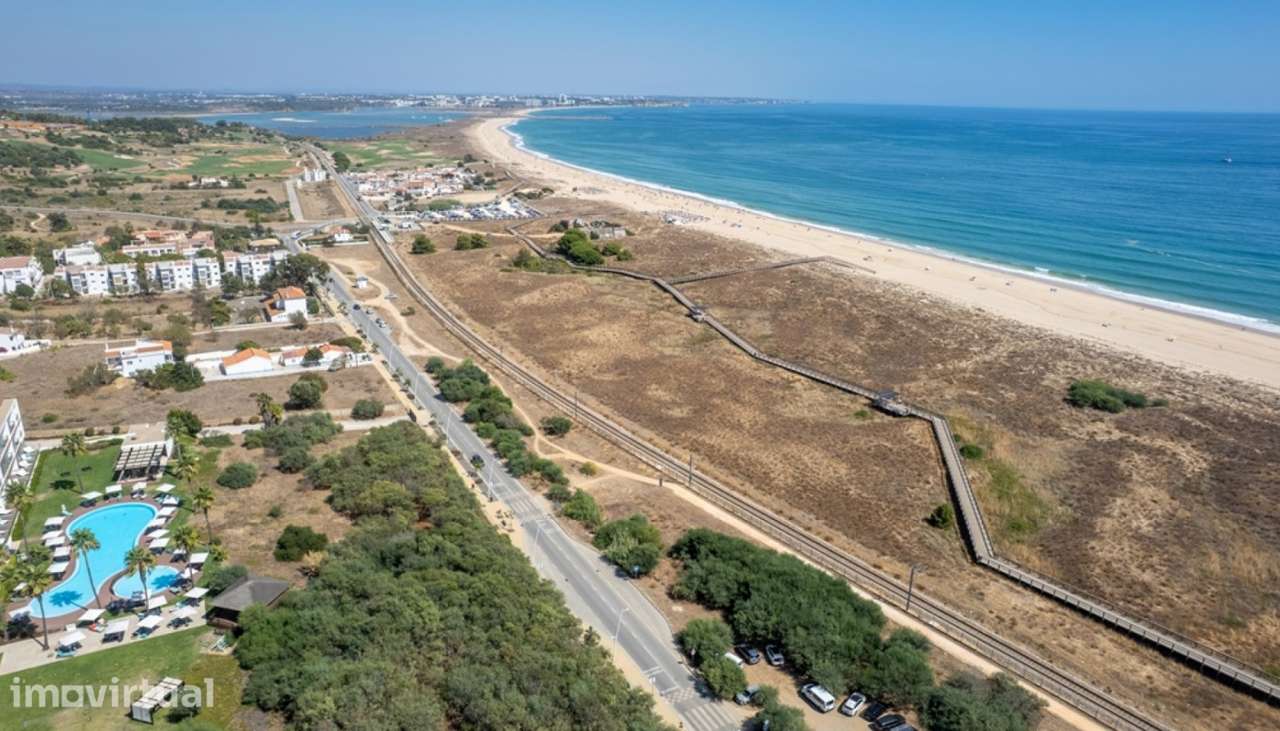 Terreno em primeira linha à venda na Meia Praia, Lagos, Algarve - Grande imagem: 4/10