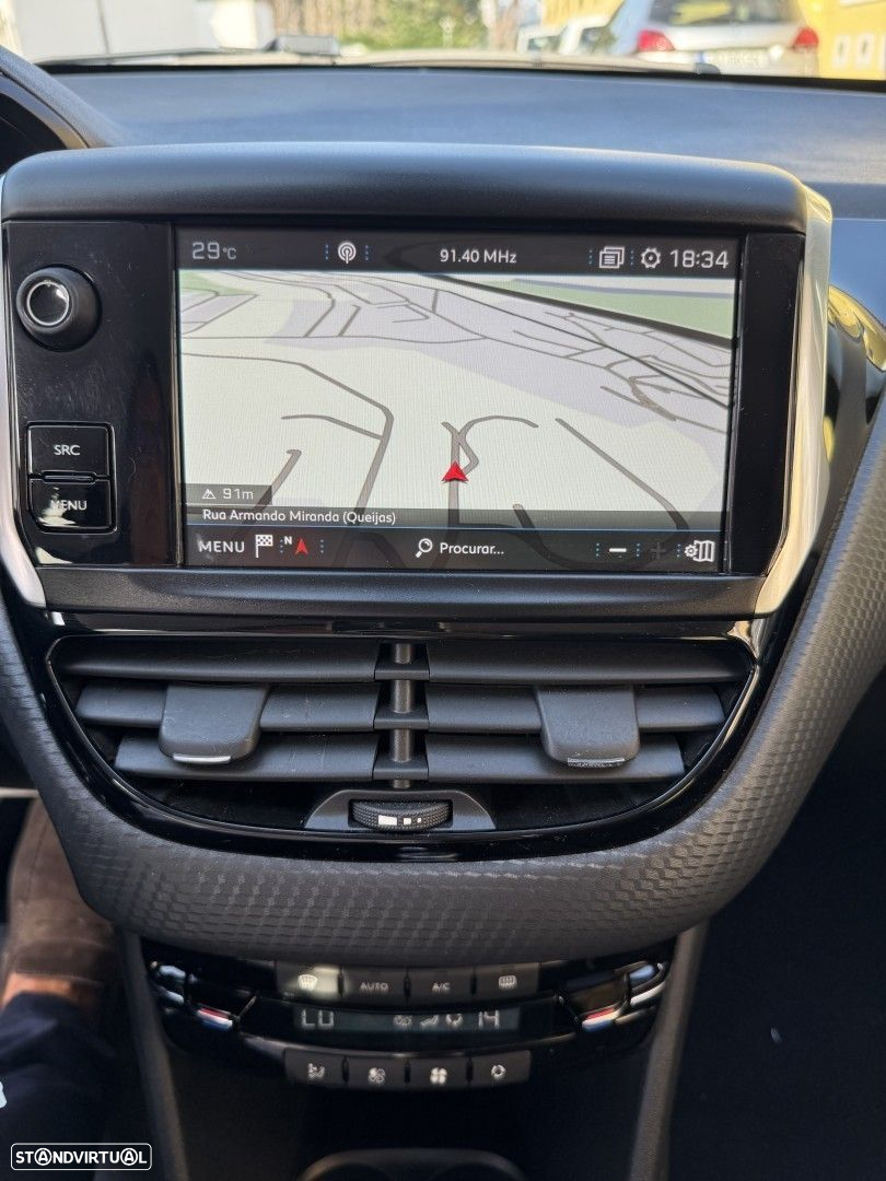 Peugeot 208 1.2 PureTech Allure - 18