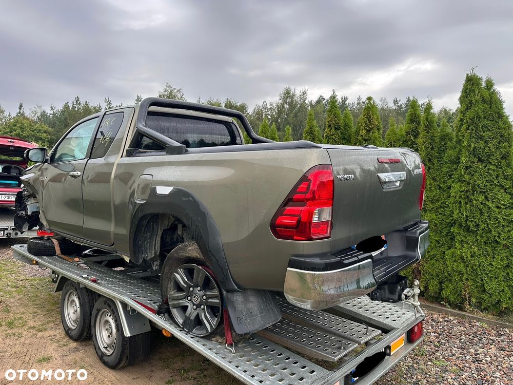 Toyota Hilux 4x4 Extra Cab Autm Executive - 4