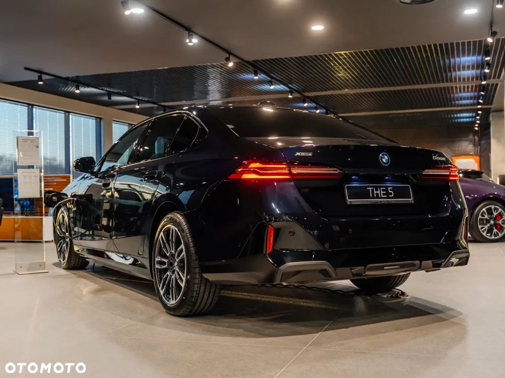 BMW Seria 5 550e xDrive PHEV M Sport - 3