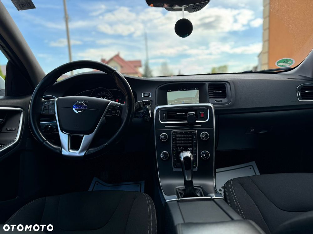 Volvo V60 D4 Momentum - 17