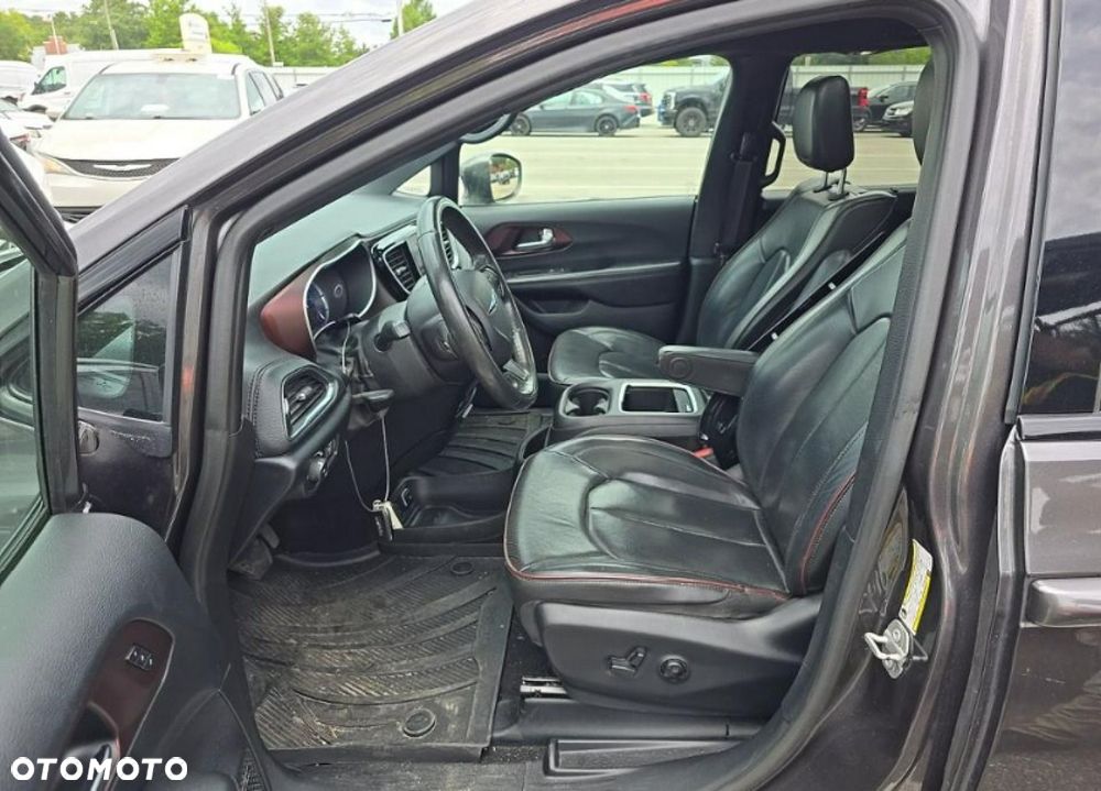 Chrysler Pacifica - 7