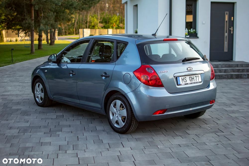 Kia Ceed - 21