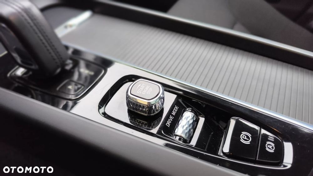 Volvo XC 60 T6 AWD Recharge Geartronic RDesign Expression - 25