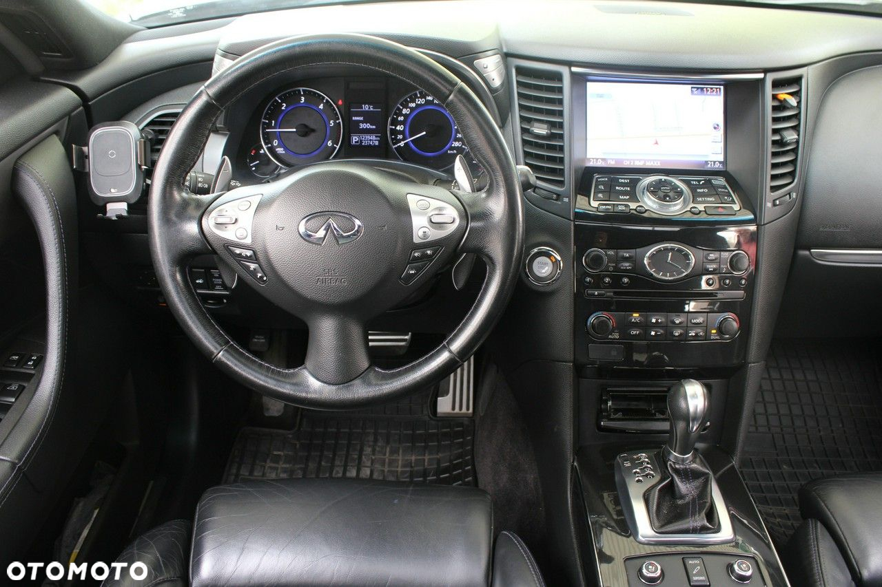 Infiniti QX70 - 8