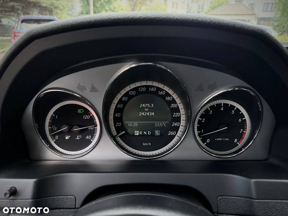 Mercedes-Benz Klasa C 180 CGI Automatik BlueEFFICIENCY Avantgarde - 20