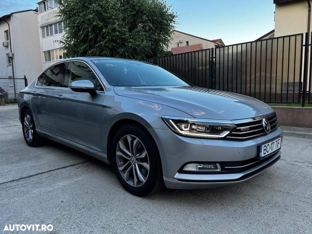 Volkswagen Passat - 1