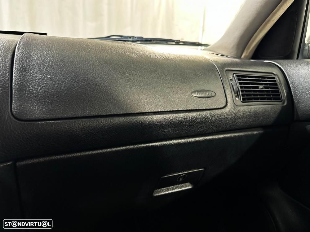 VW Golf 1.9 TDi 25 Anos - 28