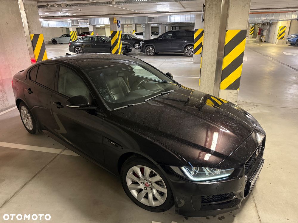 Jaguar XE - 32
