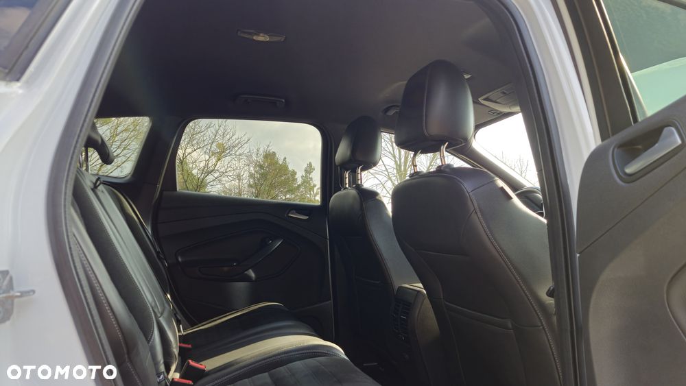 Ford Kuga 1.5 EcoBoost 2x4 ST-Line - 19