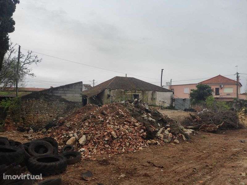 Moradia 5 quartos para reabilitação, murada, com terreno de 1.300,00m2 - Grande imagem: 5/10
