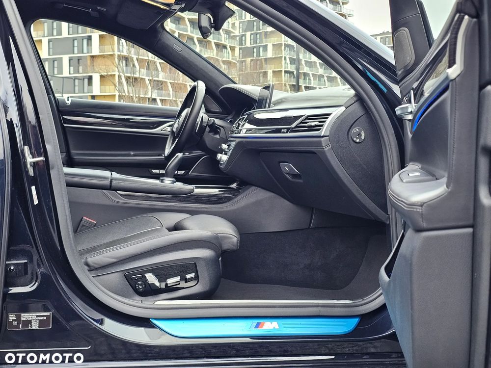 BMW Seria 7 740d xDrive - 33