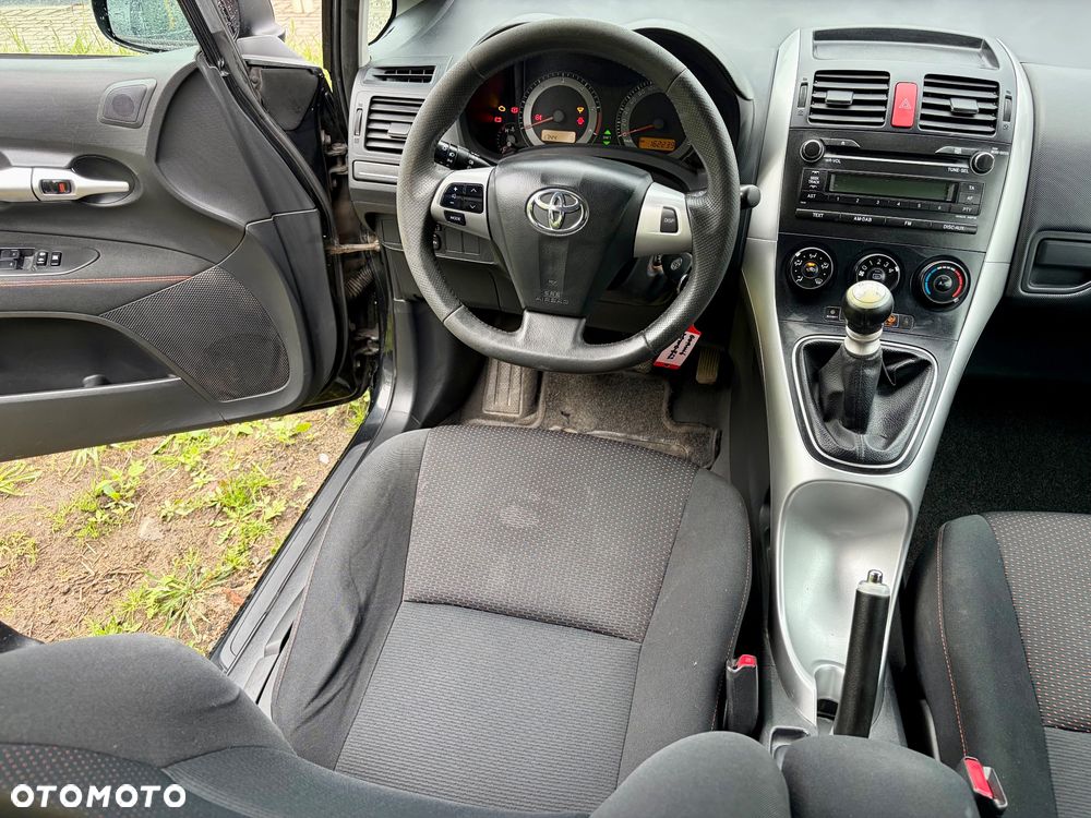Toyota Auris 1.4 D-4D - 5