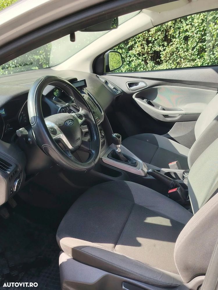 Ford Focus 2011 photo 2