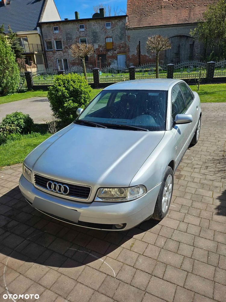 Audi A4 Limousine - 1