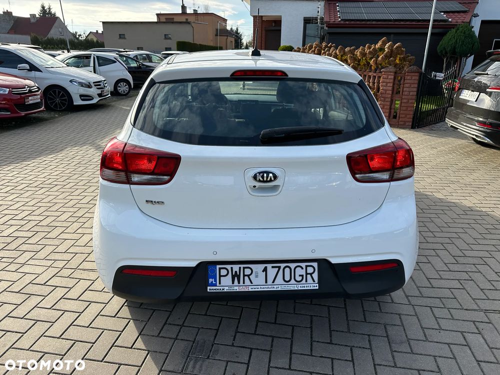 Kia Rio - 36