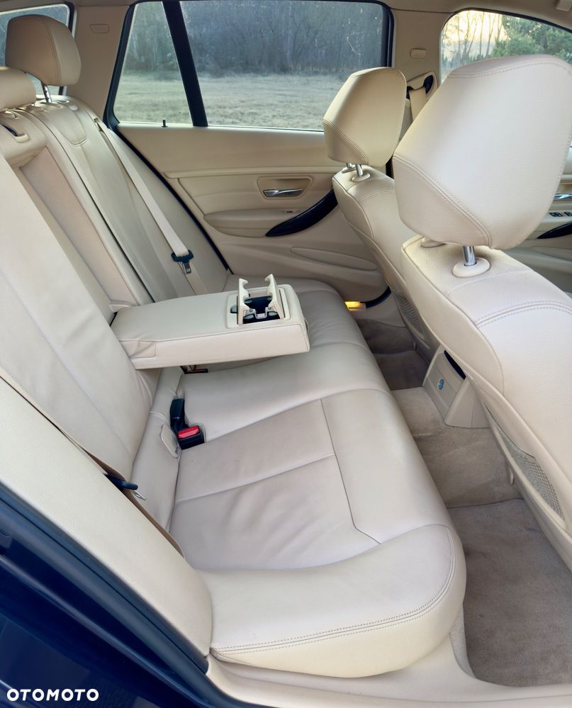 BMW Seria 3 320d Sport-Aut Luxury Line - 15