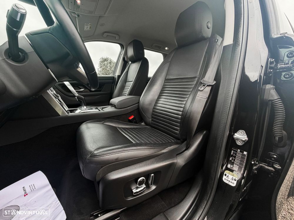 Land Rover Discovery Sport P300e Dynamic SE - 11