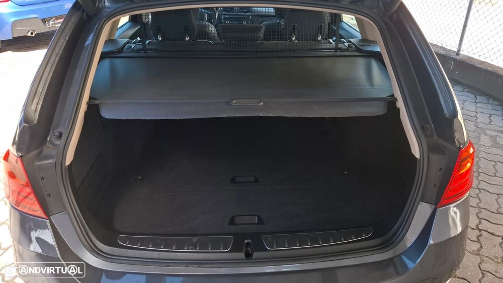 BMW 318 d Line Sport - 43