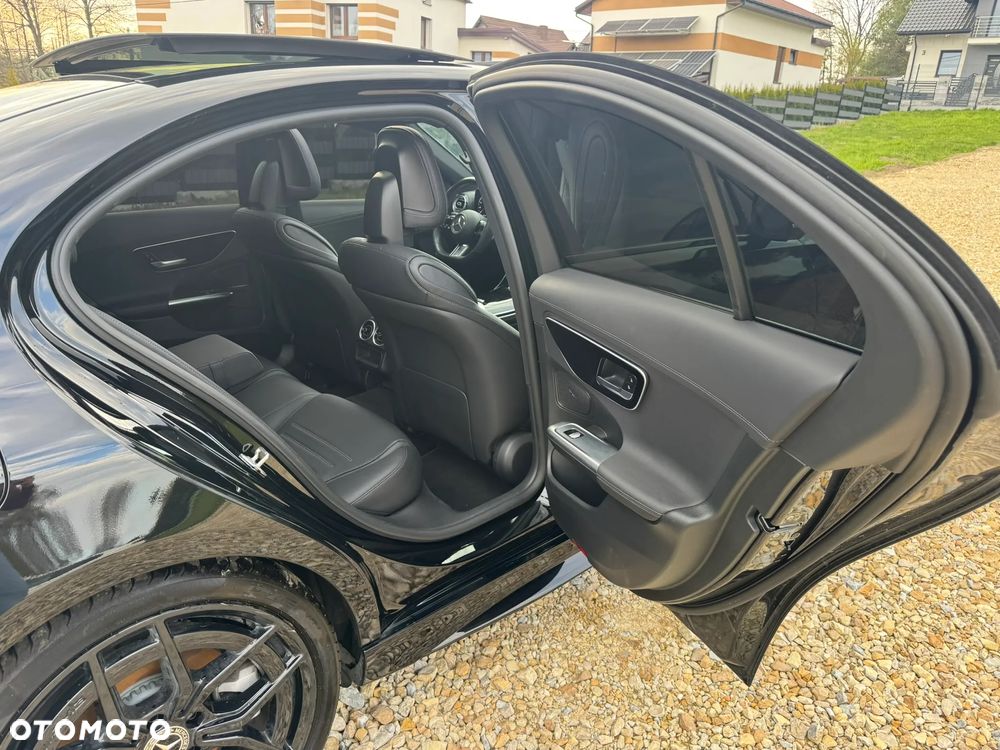 Mercedes-Benz Klasa C 300 4Matic 9G-TRONIC AMG Line - 23