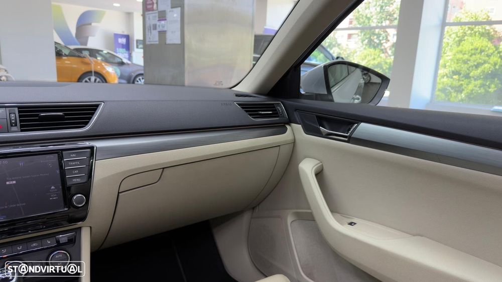 Skoda Superb Break 2.0 TDI Style DSG - 31