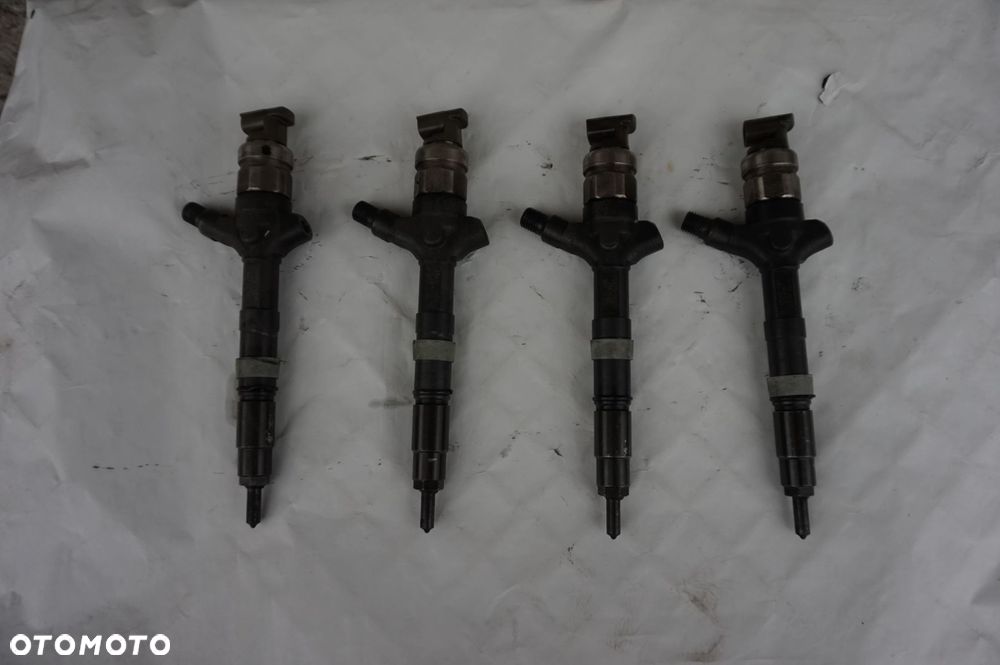 WTRYSK 2.0 D4D TOYOTA AVENSIS COROLLA E12 VERSO 23670-0G010 - 2