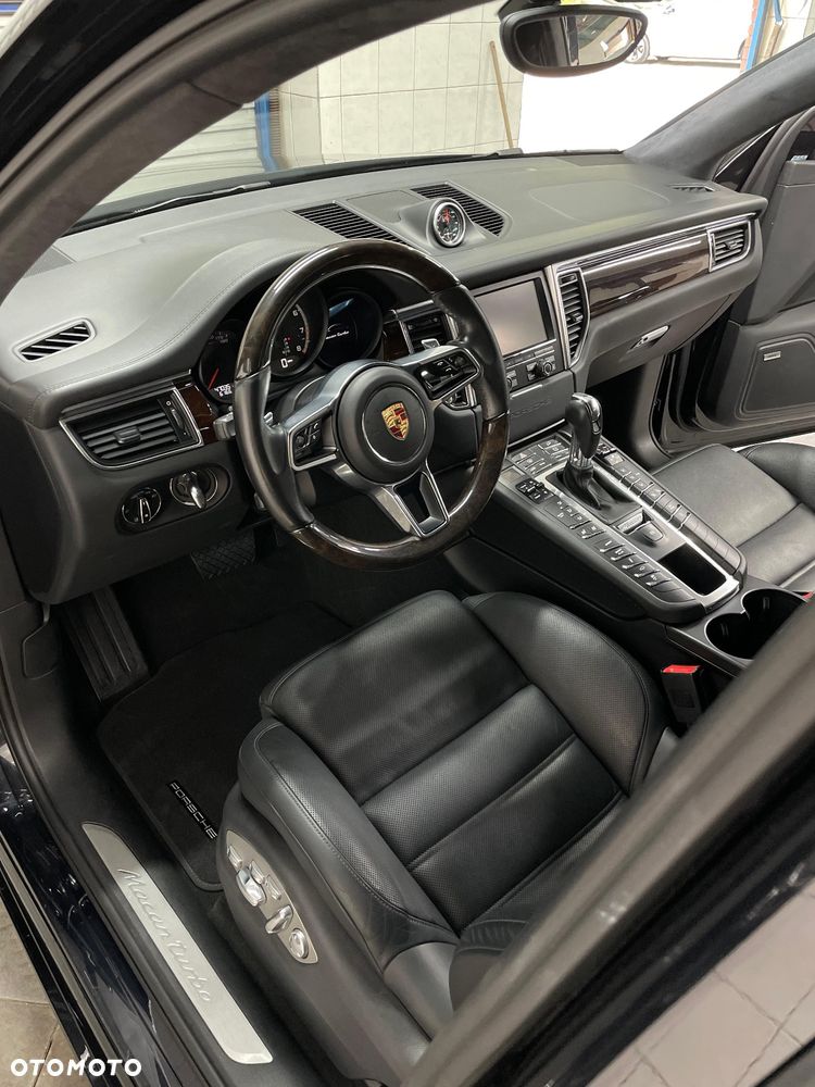 Porsche Macan Turbo PDK - 31