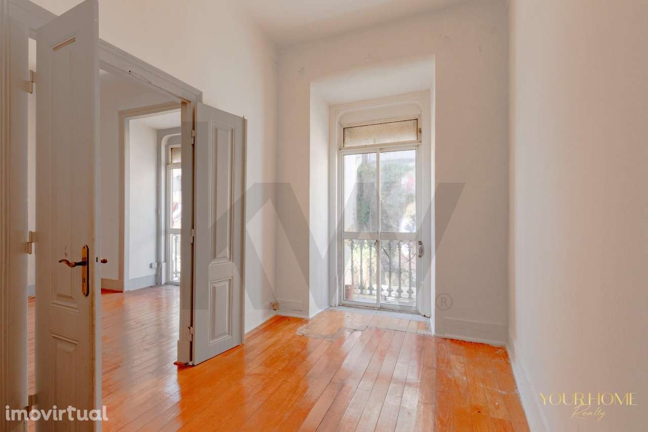 T2+1 para remodelar na prestigiada Rua de São Bento, Lisboa - Grande imagem: 5/24