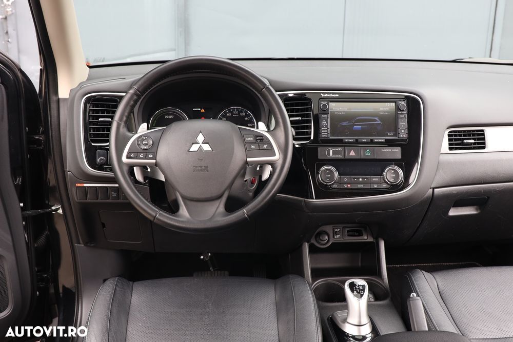Mitsubishi Outlander 2.0 4WD Plug-In Hybrid - 5