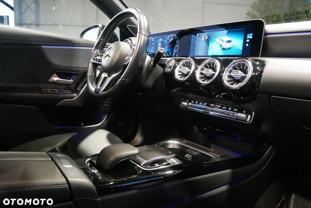 Mercedes-Benz CLA 200 7G-DCT Progressive - 29