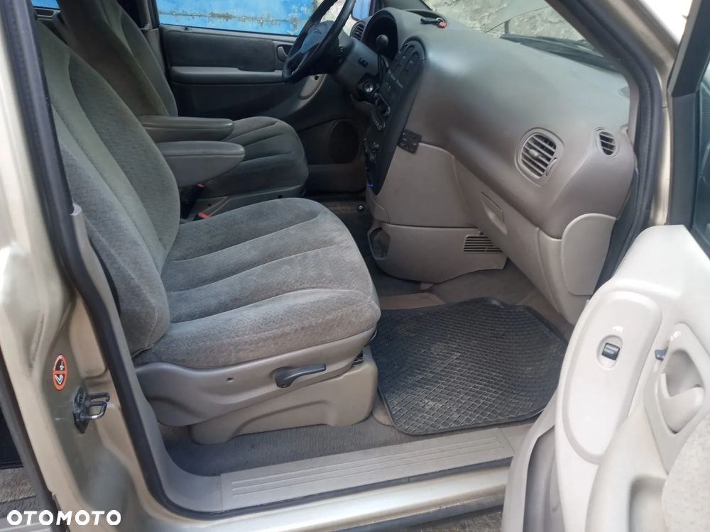 Chrysler Grand Voyager 3.3L LX - 17