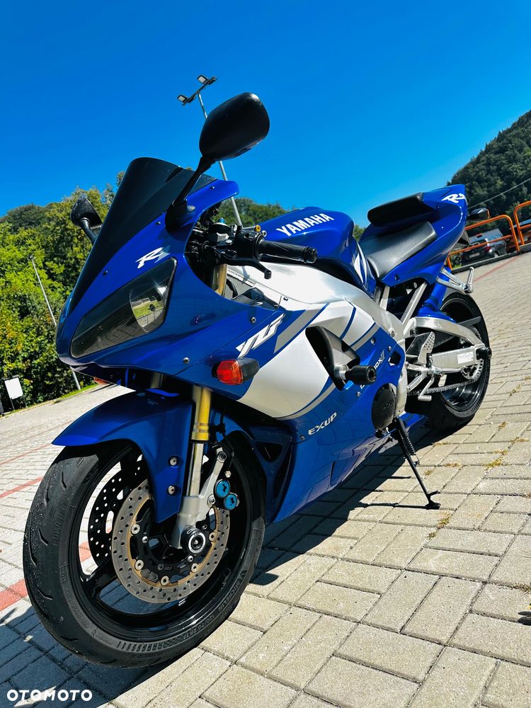 Yamaha R1 - 6