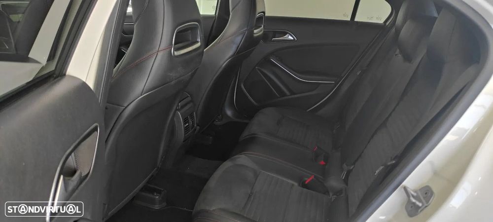 Mercedes-Benz A 180 d AMG Line - 19